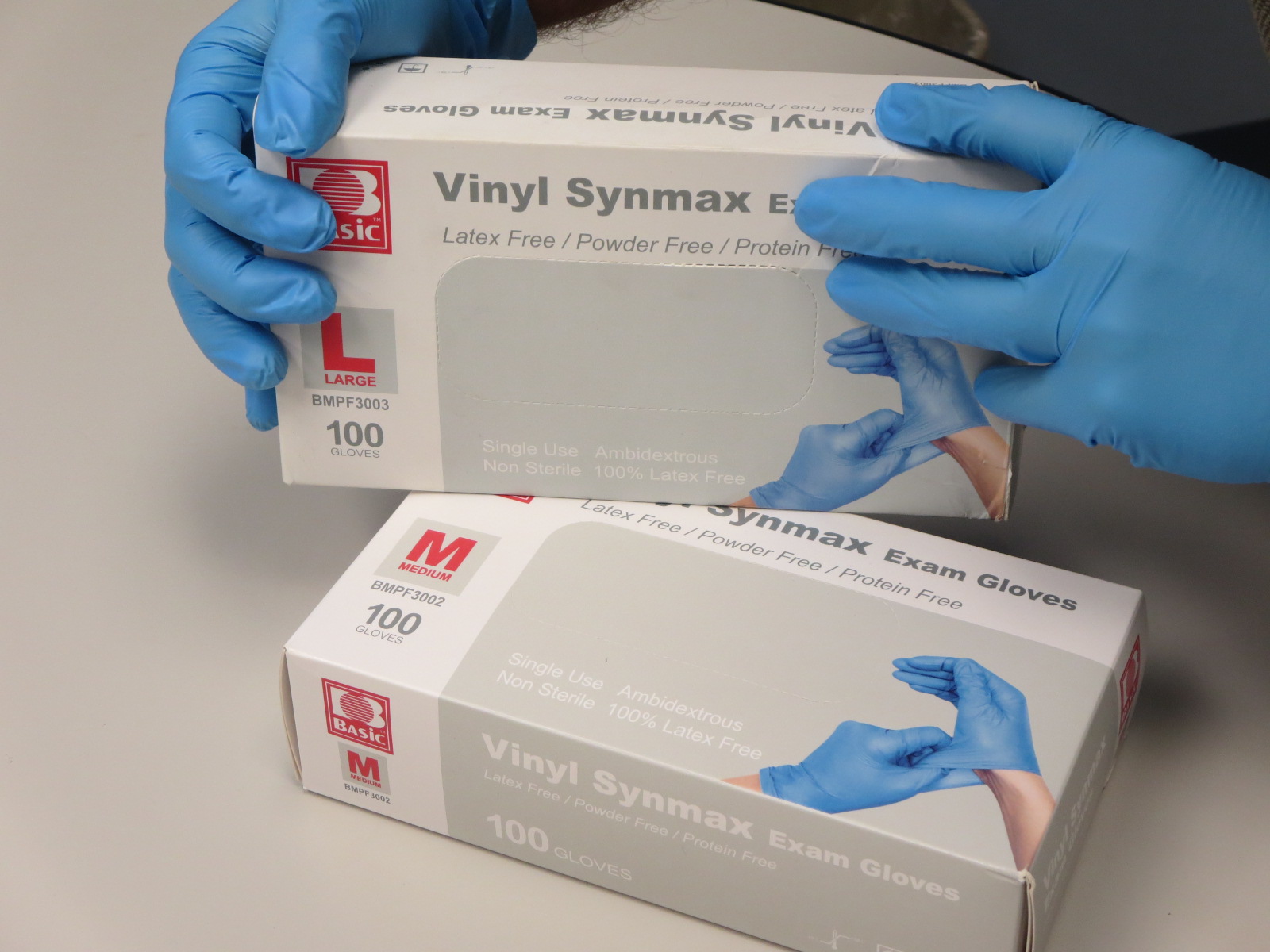 基本医疗4-mil蓝色无乳胶无粉Synmax Vinyl Exam Gloves