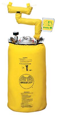 布拉德利®10加仑便携式加压洗眼装置与加热器夹克