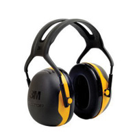 3M™Peltor™黑色和黄色模型在头部听力保护耳罩