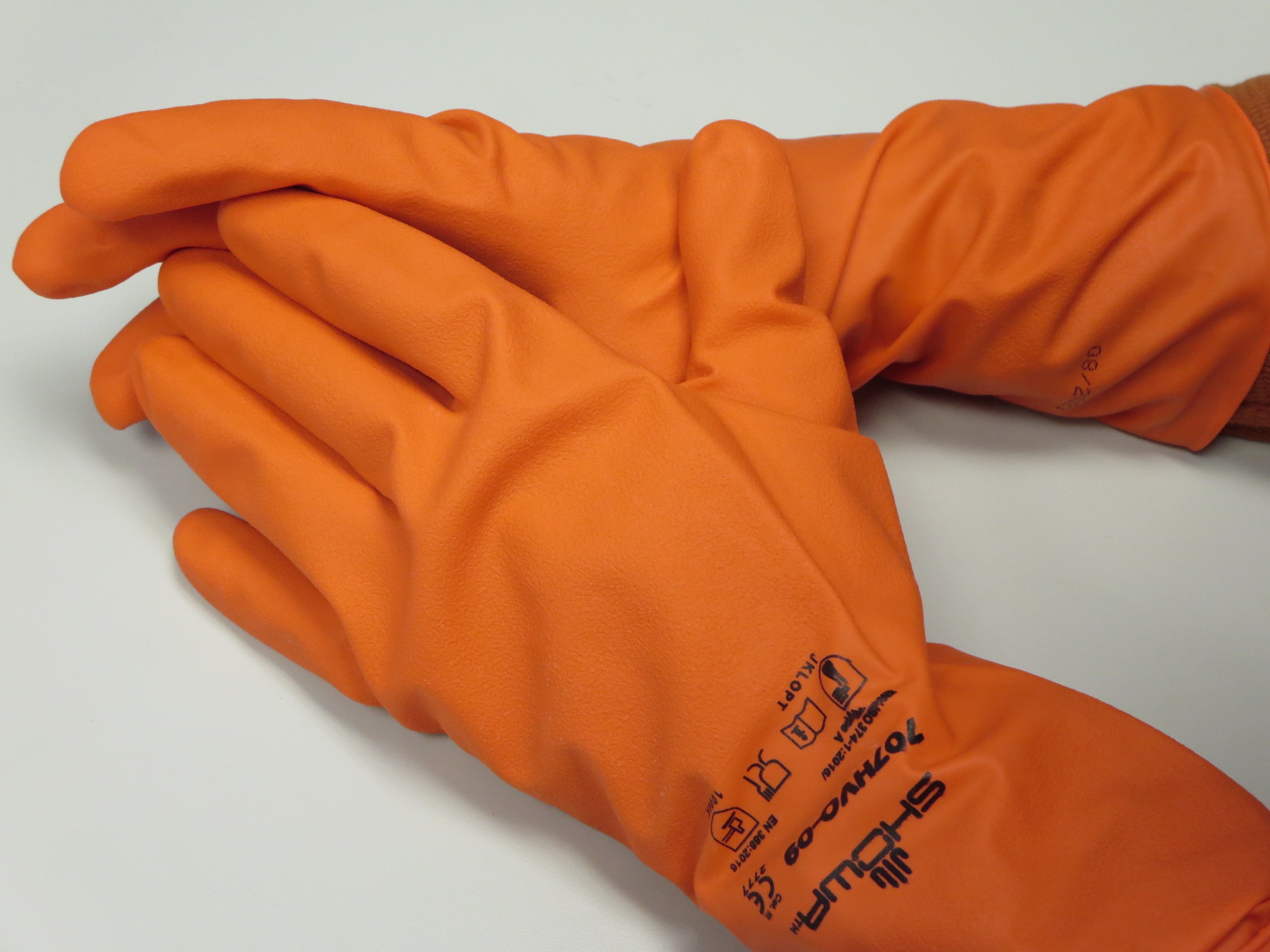 Showa®707HVO可生物降解无衬里无支撑荧光橙9毫耐化学丁腈手套，带EBT