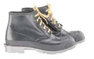 Onguard Polyblend®PVC工业靴，带钢趾和自洁鞋底