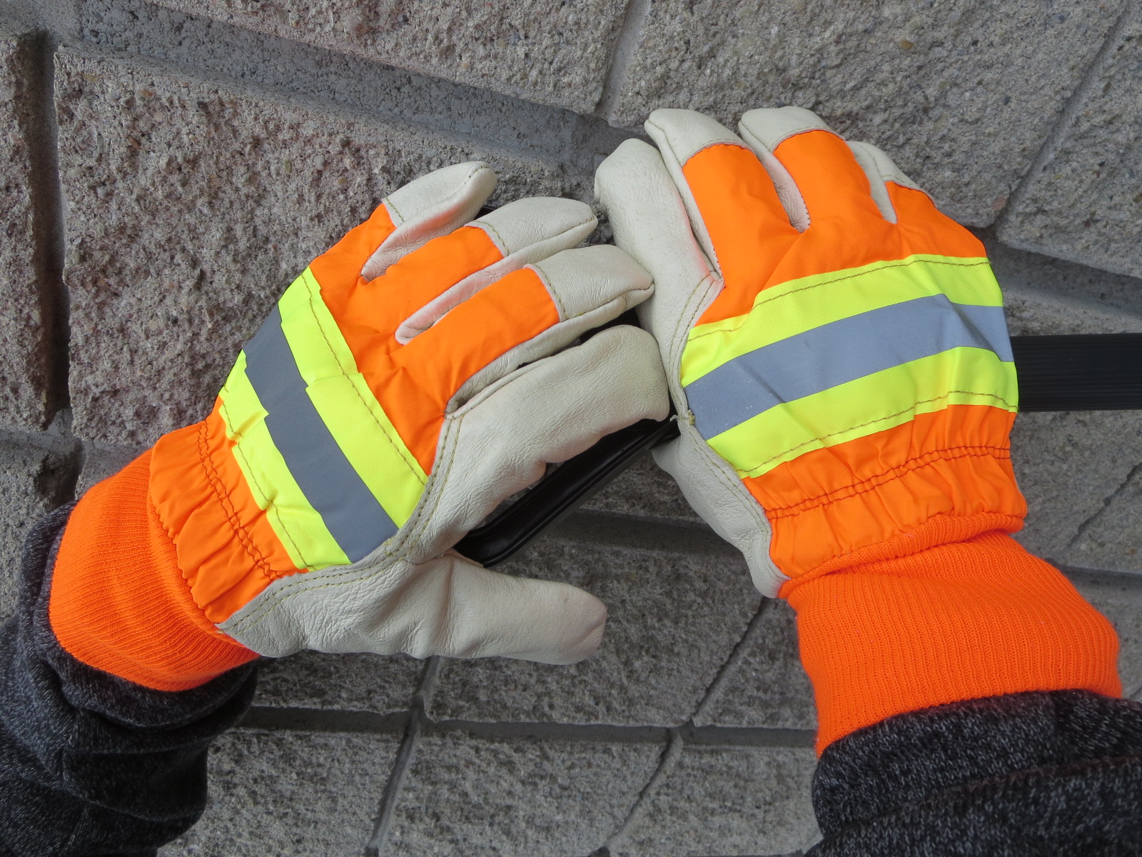 Hi-Viz皮革加强冬季工作手套带针织袖口