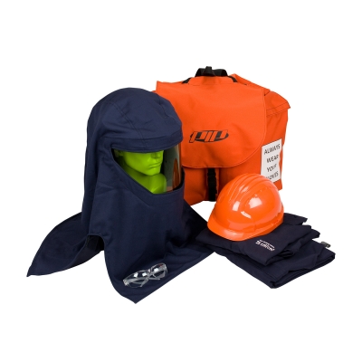 PIP®#9150-53018 PPE 3 ARC 25 Cal/cm2夹克/整体闪光套件包含夹克，整体，弧罩，安全帽，安全眼镜，头部齿轮储物袋，和背包