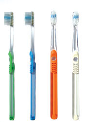 OraBrite®Cleargrip紧凑型头部指示牙刷